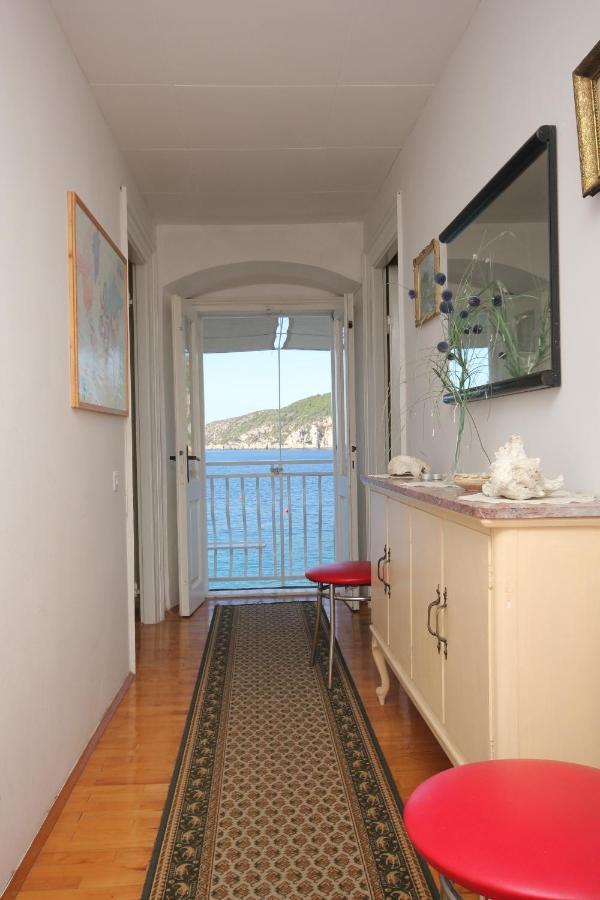 Apartments And Rooms By The Sea Komiza, Vis - 2431 Екстер'єр фото