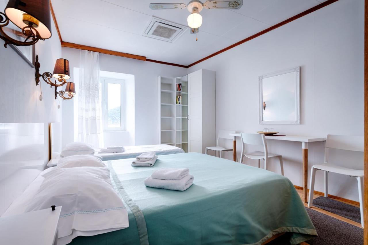 Apartments And Rooms By The Sea Komiza, Vis - 2431 Екстер'єр фото
