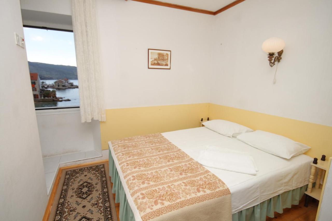 Apartments And Rooms By The Sea Komiza, Vis - 2431 Екстер'єр фото